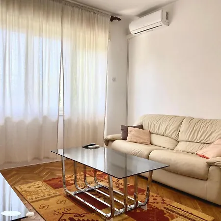Apartment Lily In Close To The
